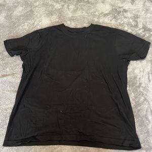 Men’s black tee